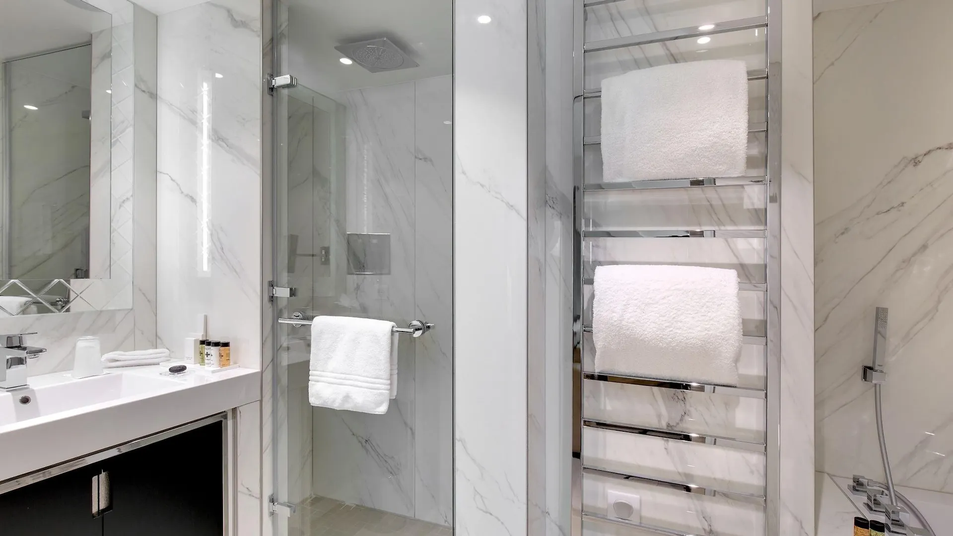 La Haussmann מלון 4*